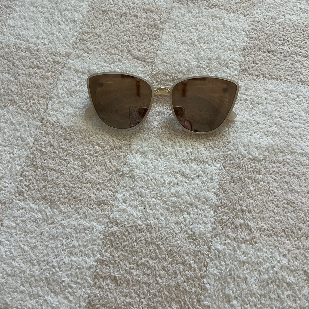Stylish Gold Sunglasses